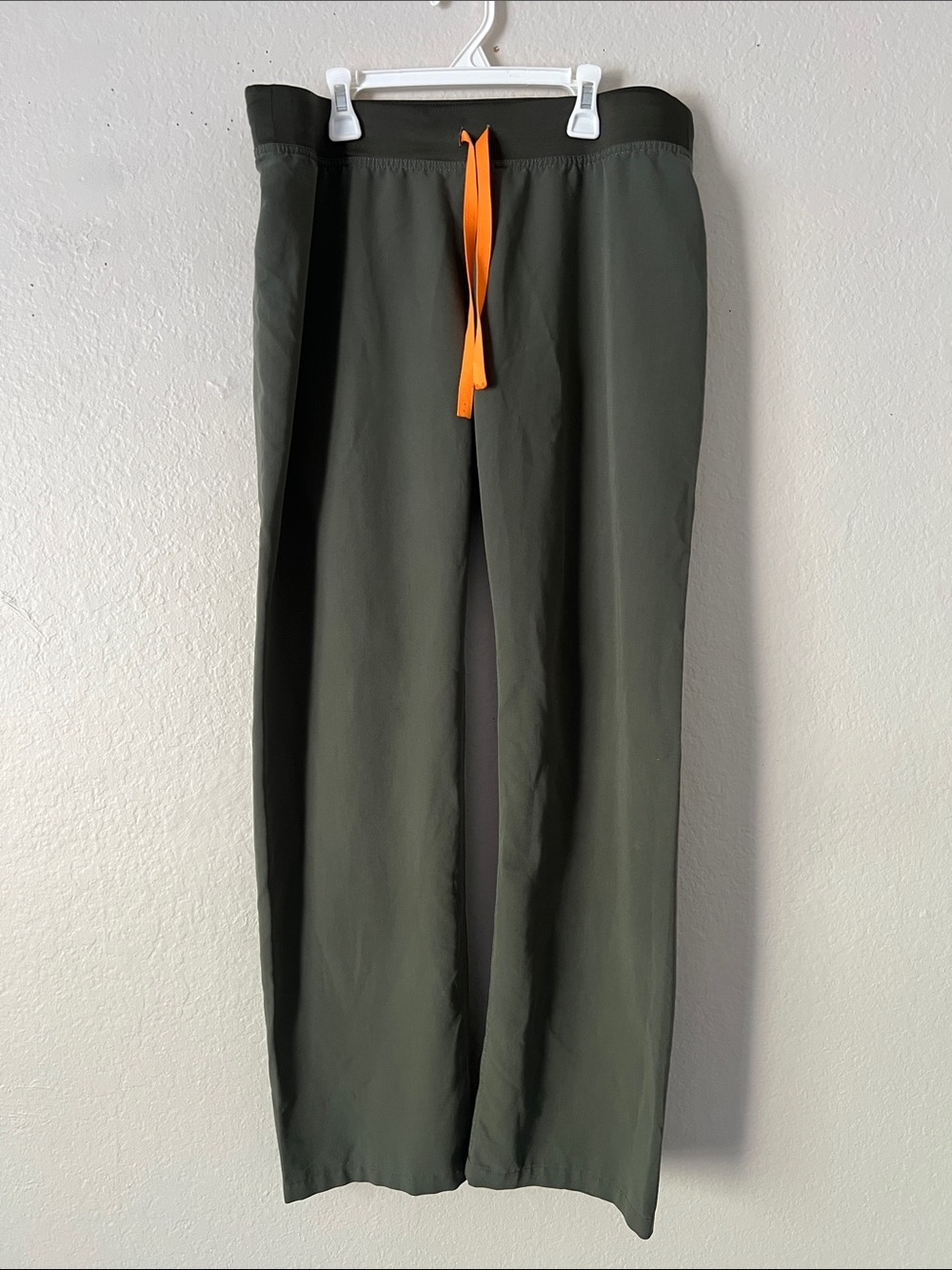 Like New! FIGS Livingston Basic Scrub Pants Mide Rise PO#1620 Moss M